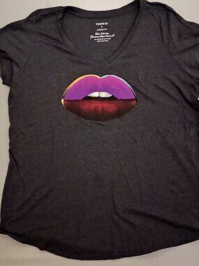 Torrid Black Lips Graphic V-Neck T-Shirt Size 3 Plus
